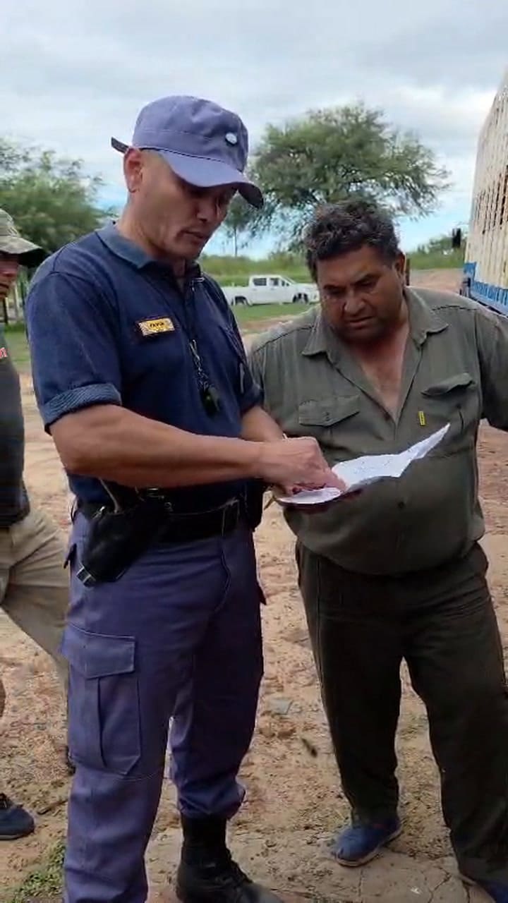En Formosa el gobierno de Insfran monta un operativo policial contra el senador Paoltroni para que no realice su remate de hacienda mensual