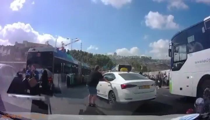 Un ataque de dos palestinos en Jerusalén dejó 6 muertos