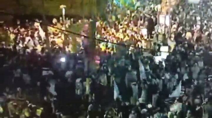 En Mar del Plata, se cayó un semáforo durante los festejos