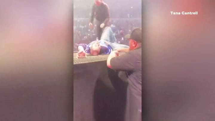 La aparatosa caída de Post Malone en un concierto en St. Louis, Missouri