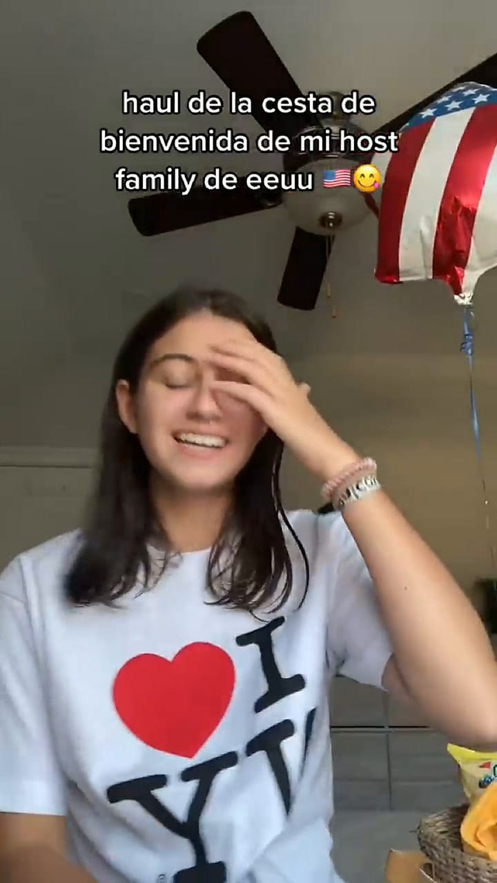 El regalo que le dieron a una tiktoker cuando llegó a Estados Unidos