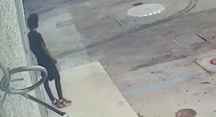 Un anciano se defiende de un ladrón que quiere robarle el auto - Fuente: Atlanta Police Department