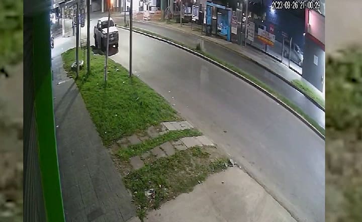 El momento del robo de la moto en Ituzaingó, previo al asesinato del mecánico
