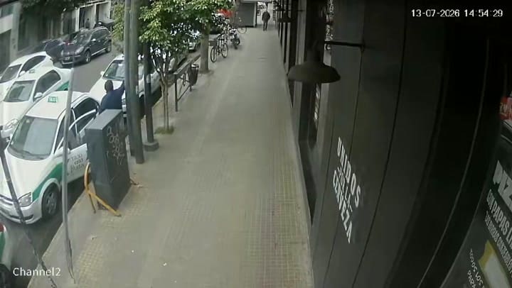 Un taxista acusó a un sindicalista de haberle pinchado una rueda y terminaron a las piñas en La Plata