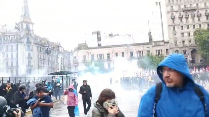 Incidentes durante la Marcha Federal Universitaria en las inmediaciones del Congreso