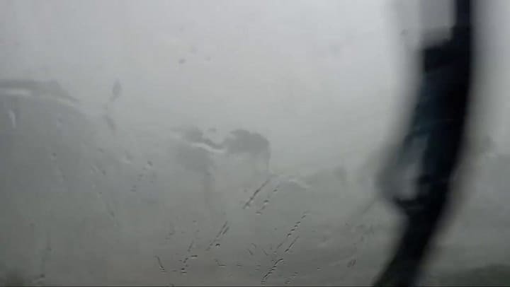 Un hombre en su auto fue testigo de cómo un tornado tocaba tierra en North Palm Beach
