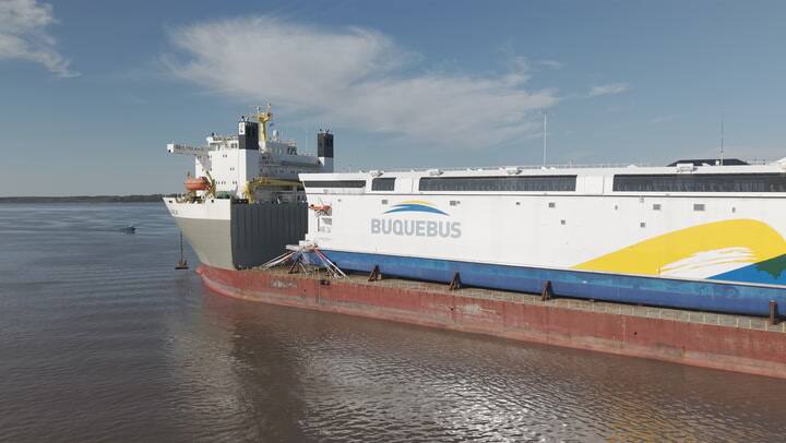 El ferry lleva el nombre de China Zorrilla