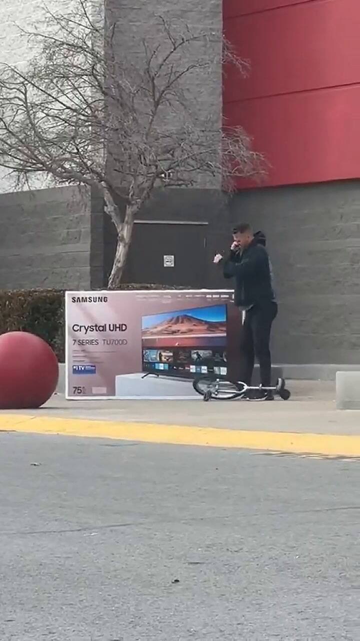 Se llevó el televisor de una manera insólita
