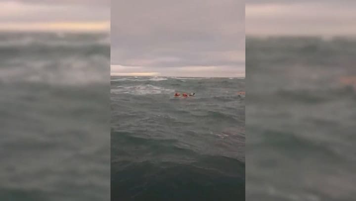 Rescate de un kayakista por parte de la Prefectura
