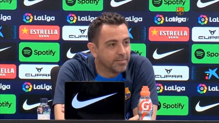 Xavi Hernández protagonizó un curioso momento en conferencia de prensa