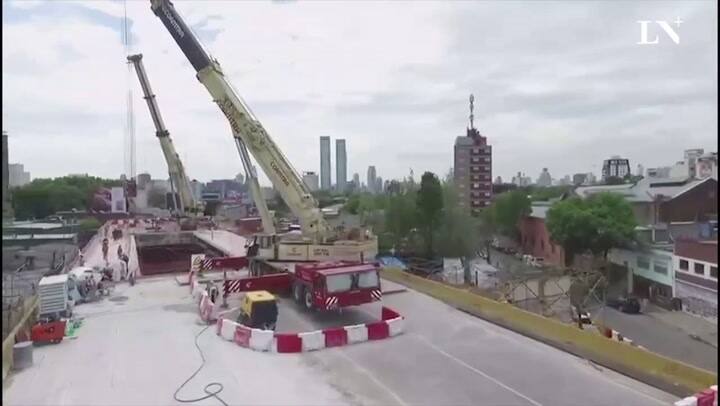 Así se ve la demolición del puente Juan B. Justo desde el drone de LA NACION