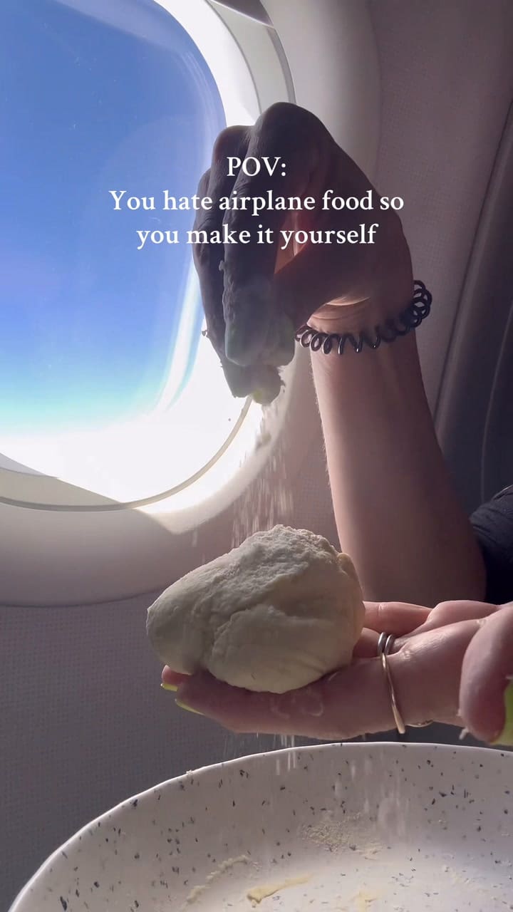 Polémica en un vuelo porque una mujer se puso a preparar ñoquis