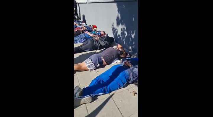 Los barras de Racing quedaron detenidos y revisaron sus pertenencias