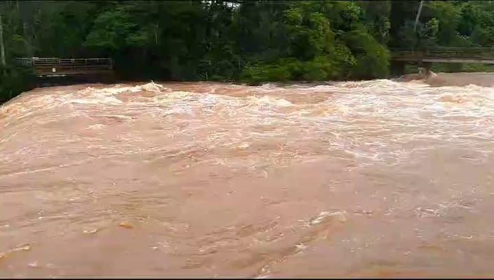 El caudal del río Iguazú llegó a 24.000 metros cúbicos por segundo, cuando el cauce normal lleva entre 1500 y 1800 metros cúbicos por segundo