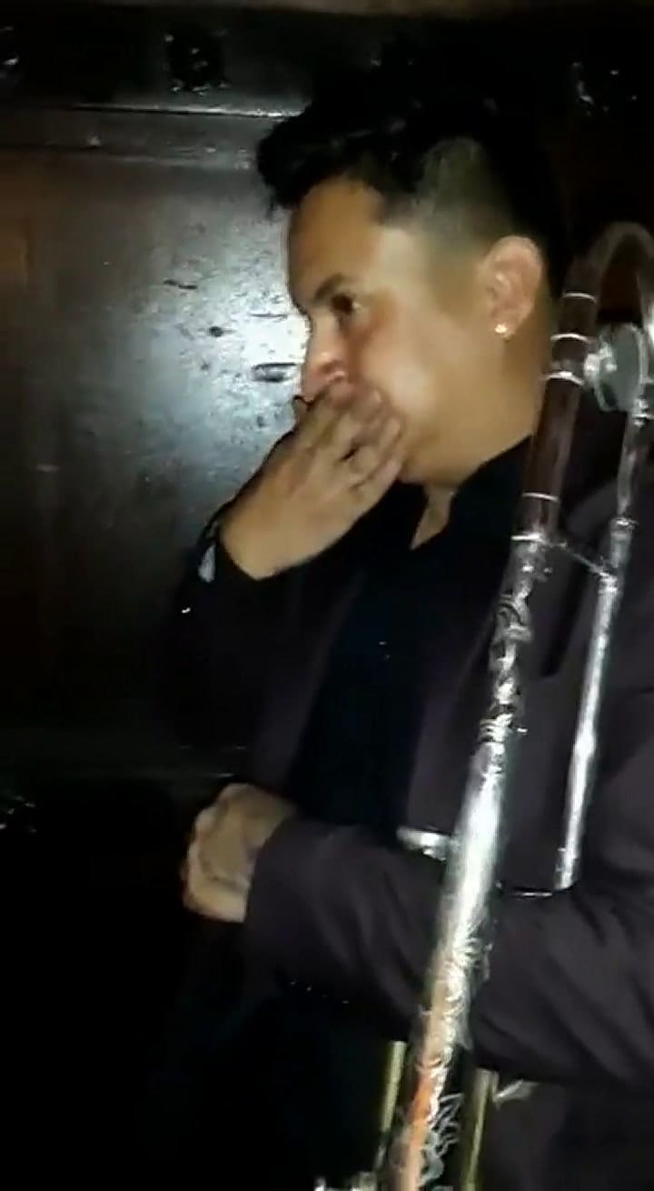 Músico se hizo viral por llorar en la boda de su ex