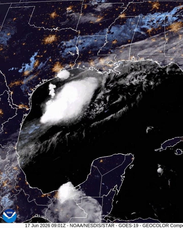 Satélite Sobre El Potencial Ciclón Tropical Uno