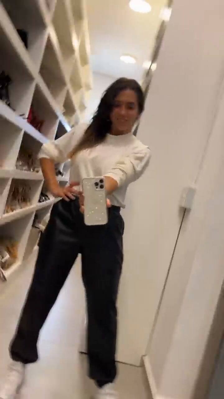 Otro video de Cinthia Fernández desde su vestidor