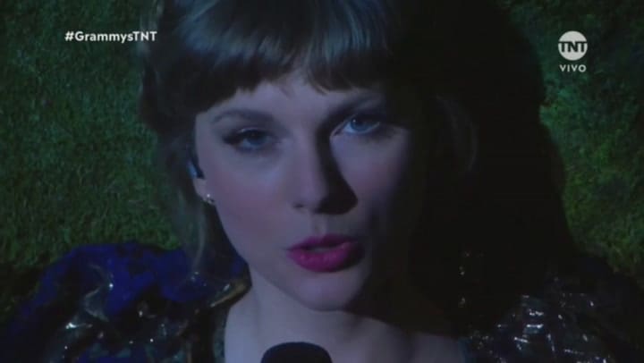 Taylor Swift, presentación en los Grammys 2021