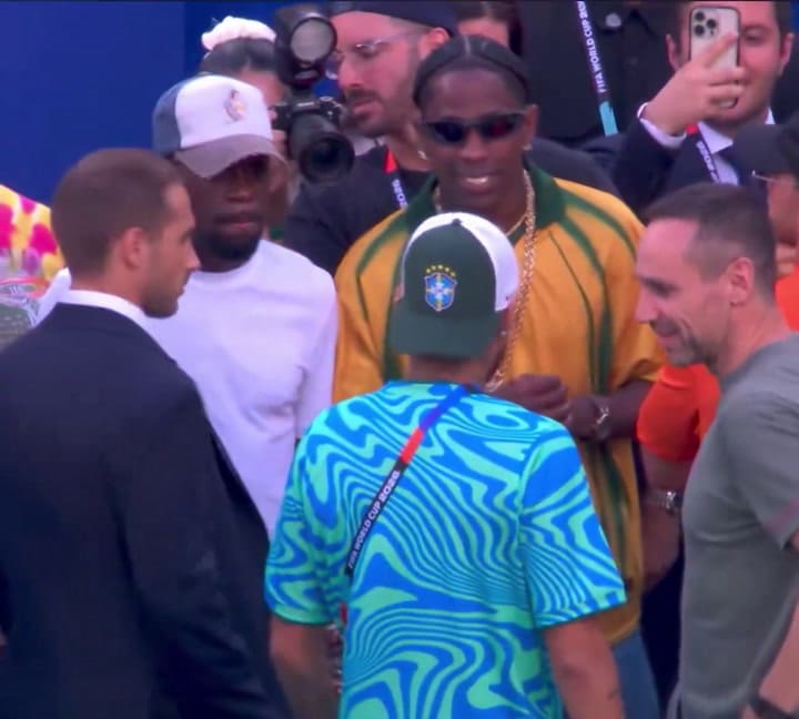 Travis Scott con la remera de Brasil en el Mundial