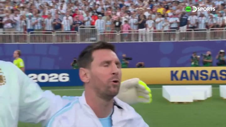 Los jugadores de la selección argentina cantaron con emoción el himno nacional