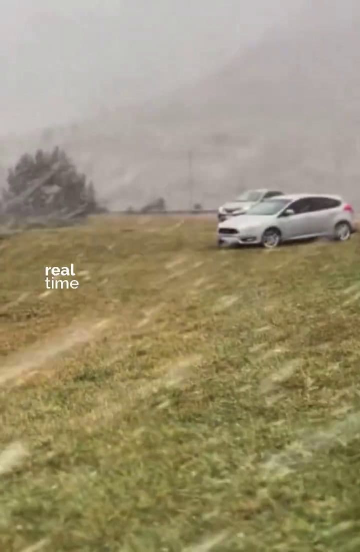 (GIF) Desde primeras horas de este domingo ya se registraban las primeras nevadas en las zonas altas de la región pampeana, como en Sierra de la Ventana