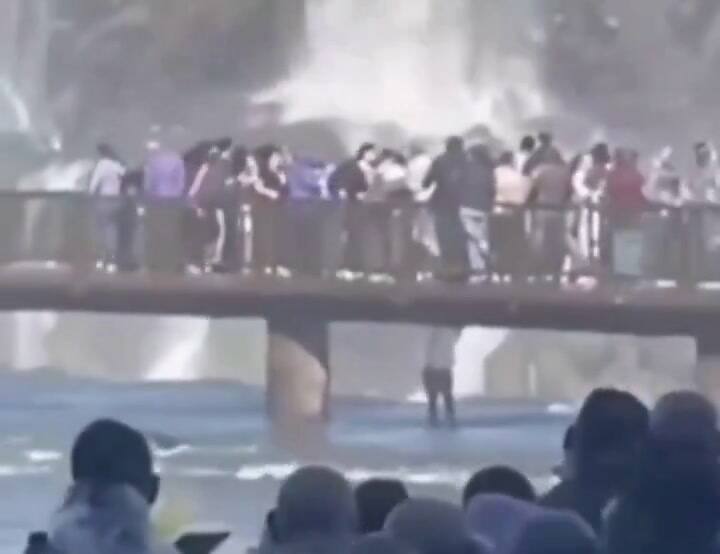 Cataratas del Iguazú: un turista se tiró al agua para recuperar su celular