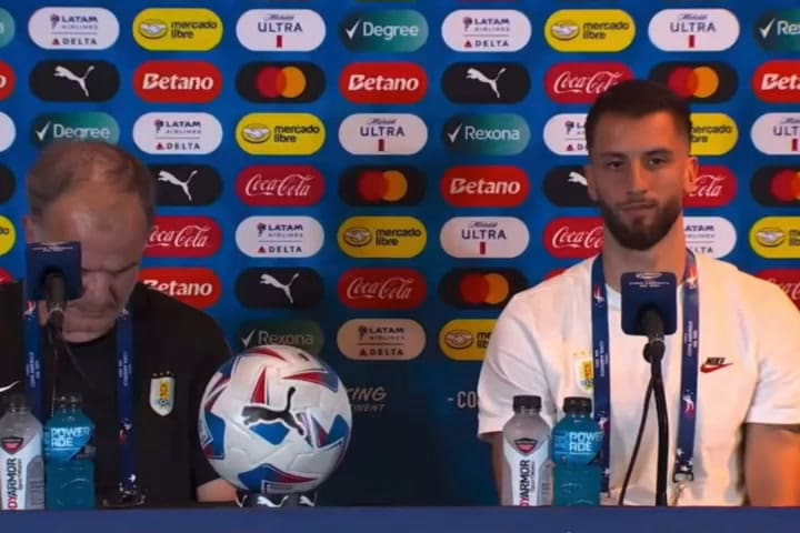 Marcelo Bielsa. Qué dijo de la selección, la confusión sobre quién es el mejor del mundo y un guiño al club del que es hincha