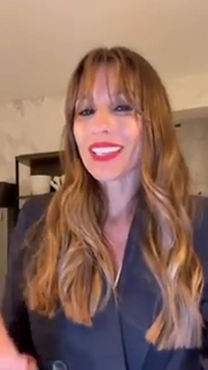 Pampita se vistió de azul el año pasado para concientizar sobre el Día Inernacional de la Dislexia