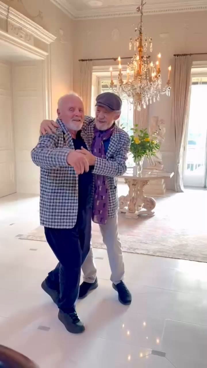 El divertido video de Anthony Hopkins e Ian McKellen bailando juntos