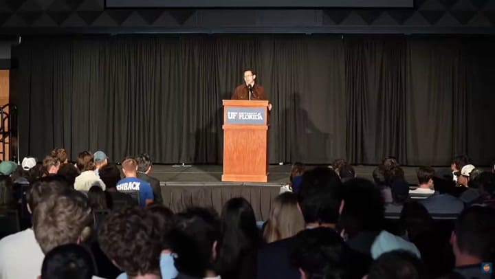 El candidato conservador que va por los votos republicanos aseguró que revelará los archivos Epstein