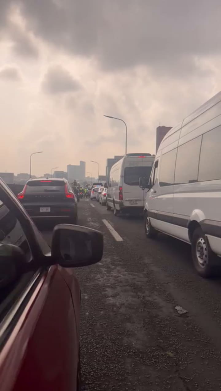 Llegar al Azteca es toda una odisea, a menos de dos horas de que comience la ceremonia inaugural.