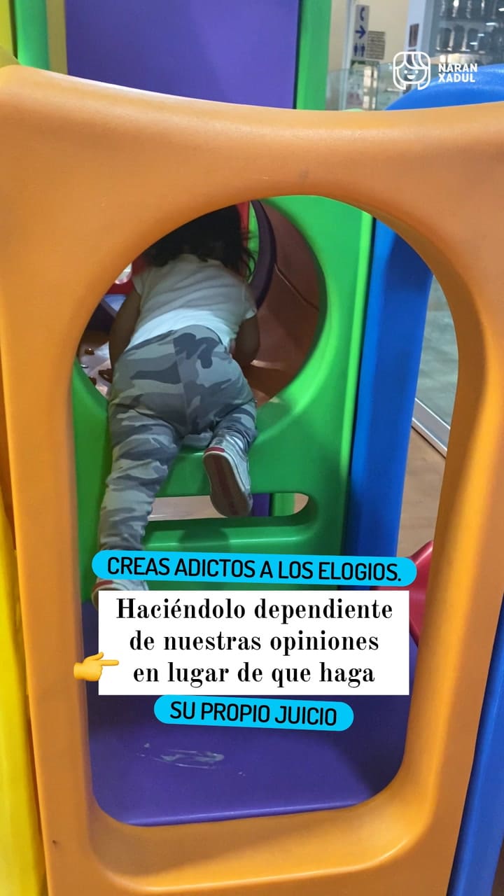 Los elogios que deben evitar decirle a un bebé