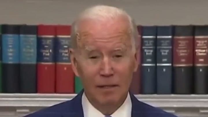 Donald Trump se burla de Joe Biden por equivocaciones públicas