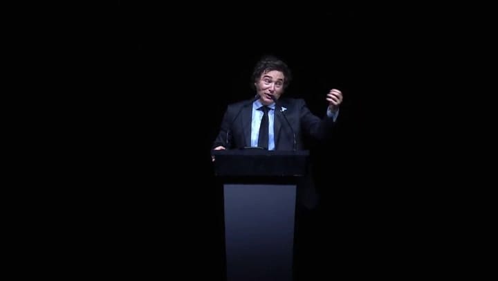 Milei sobre su padre, en el Luna Park: "¡Vos y tus negocios!"