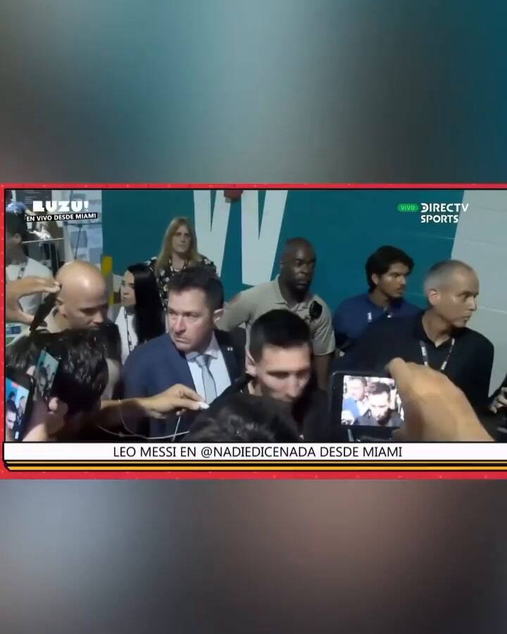 Nicolás Occhiato habla con Lionel Messi tras el amistoso con Honduras