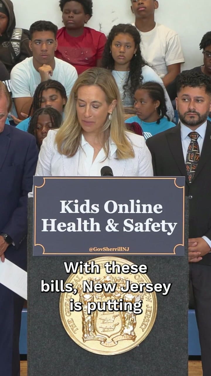 Mikie Sherrill presentó una nueva ley para proteger a los niños en redes sociales