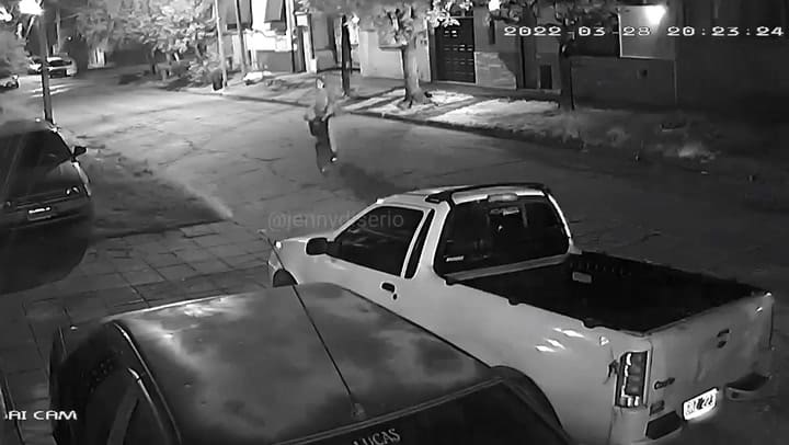 Un policía federal jubilado se resistió a los tiros al robo de su camioneta en El Palomar