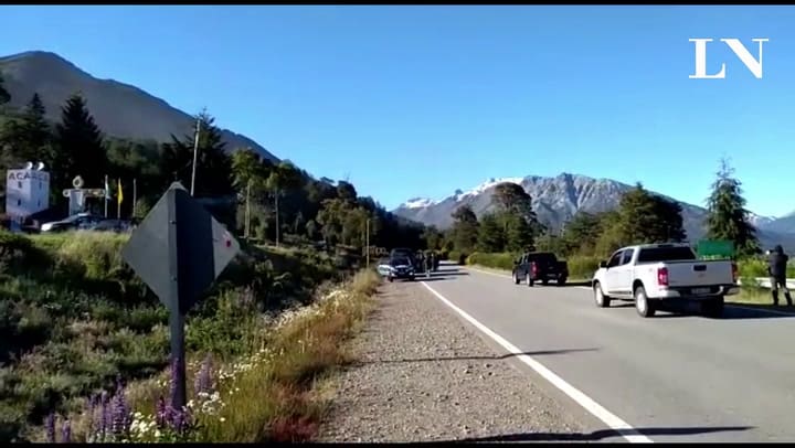 Se escuchan detonaciones y se ve humo negro en Villa Mascardi