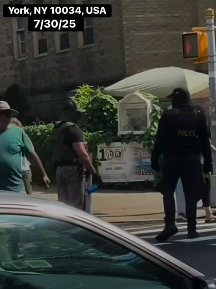 Mujer en Nueva York es rociada con gas pimienta por agentes federales