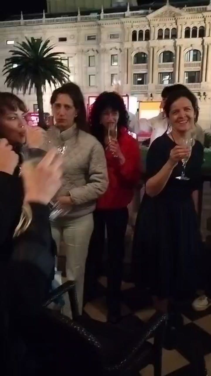 festejos del equipo de la película argentina Belén, candidata argentina al Oscar y a los Goya