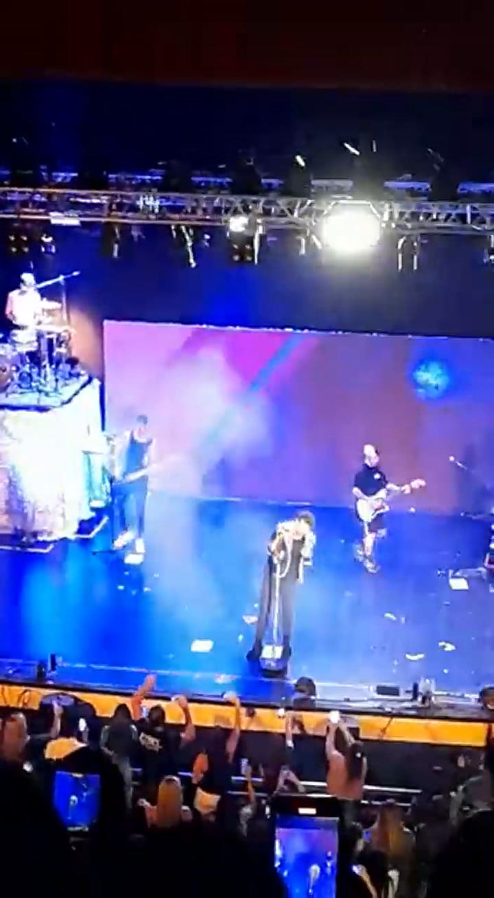 ¿Nadie se dió cuenta de que Chano no podía hacer un recital en ese estado?', preguntó una fan
