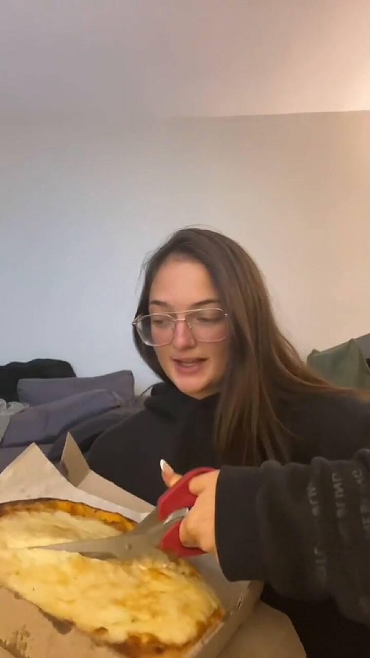 “Vine a salvarles la vida”: es española y reveló un insólito truco para cortar la pizza