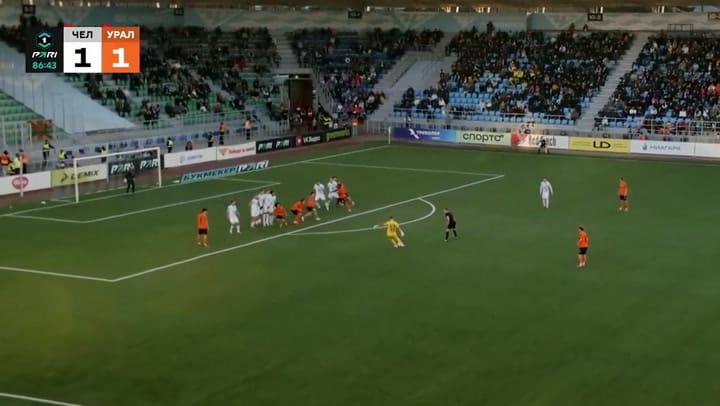 Un arquero sorprendió con un gol de tiro libre sobre el final de un partido en Rusia y selló el triunfo de su equipo