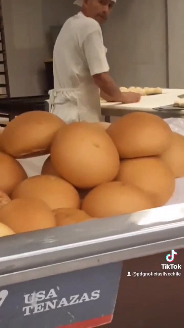 Grabaron a un empleado de panadería haciendo algo repugnante y fue sancionado
