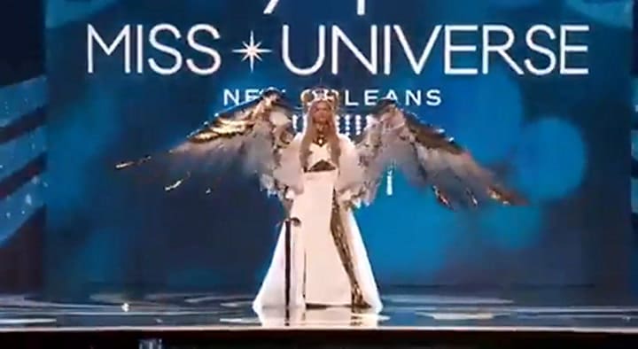 Viktoriia Apanasenko evocó al Arcángel Miguel durante la ceremonia de Miss Universo 2022