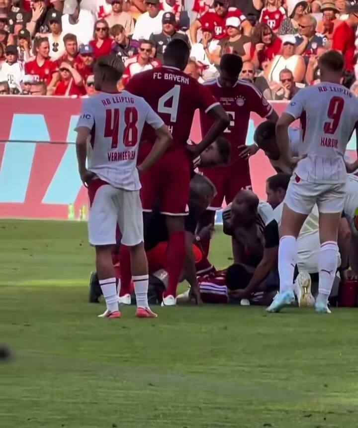 Jamal Musiala se desplomó 13 minutos después de ingresar para Bayern Múnich y debió ser atendido
