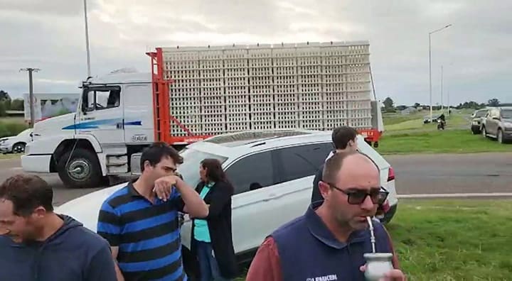 Productores de Crespo, Entre Ríos, en apoyo a la avícola de Corrientes