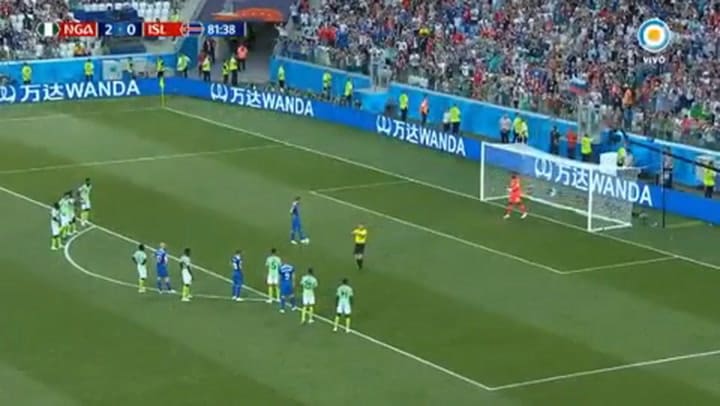El penal que erró Islandia contra Nigeria y mantuvo el 2-0 para el país africano - Fuente: Tv Públic