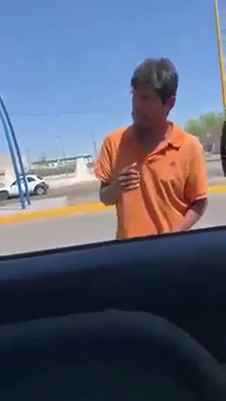 Pedía plata en un semáforo, le ofrecieron trabajo y su peculiar reacción se volvió viral