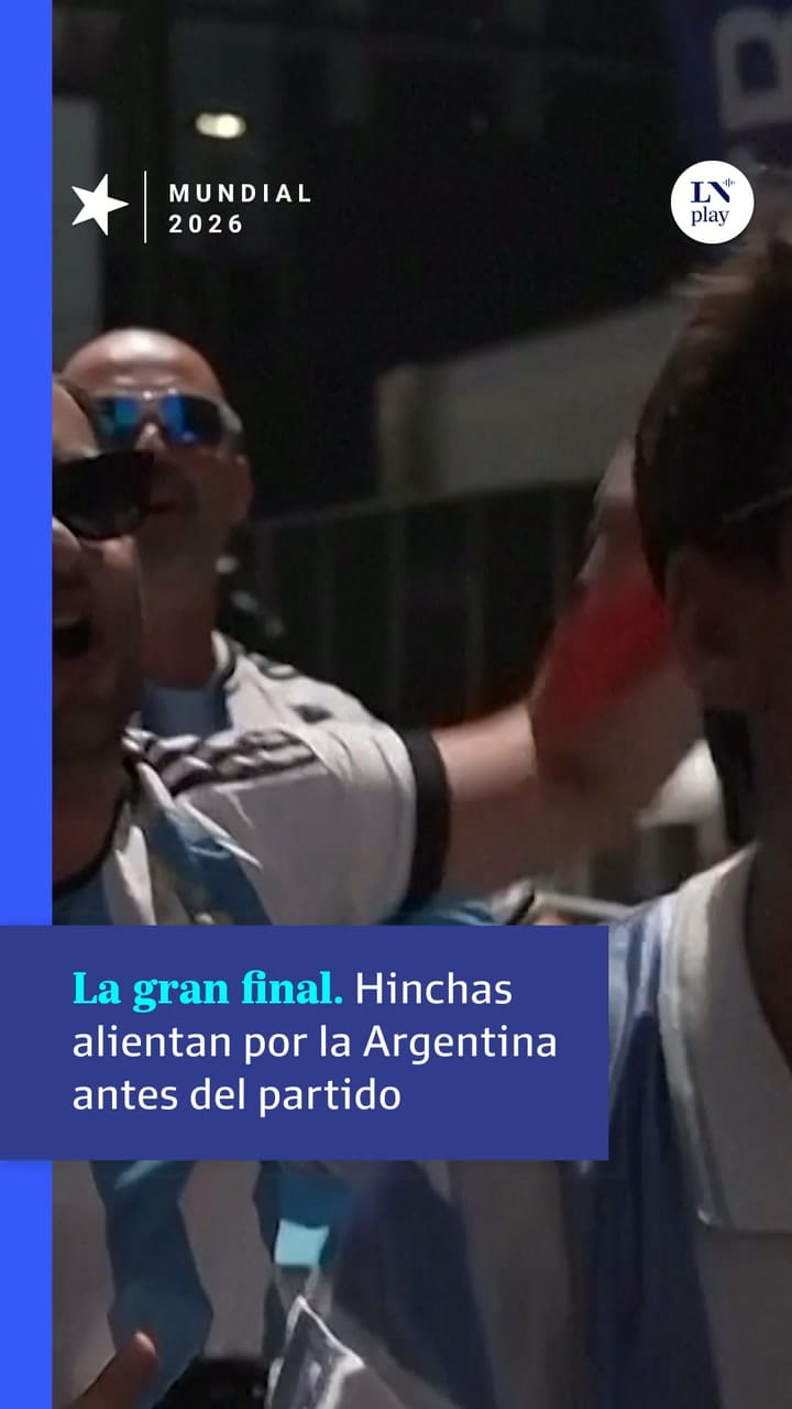 Hinchas argentinos en la previa del partido